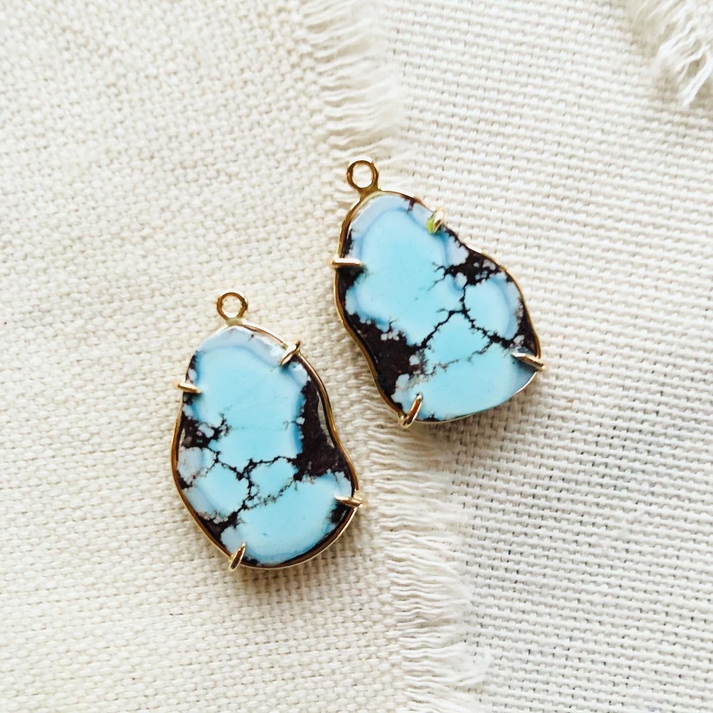 Let these effortlessly chic Kazakhstan turquoise earrings dress up your beach holiday. Kazakhstan turquoise is also known as Golden Hills turquoise or Lavender turquoise.
