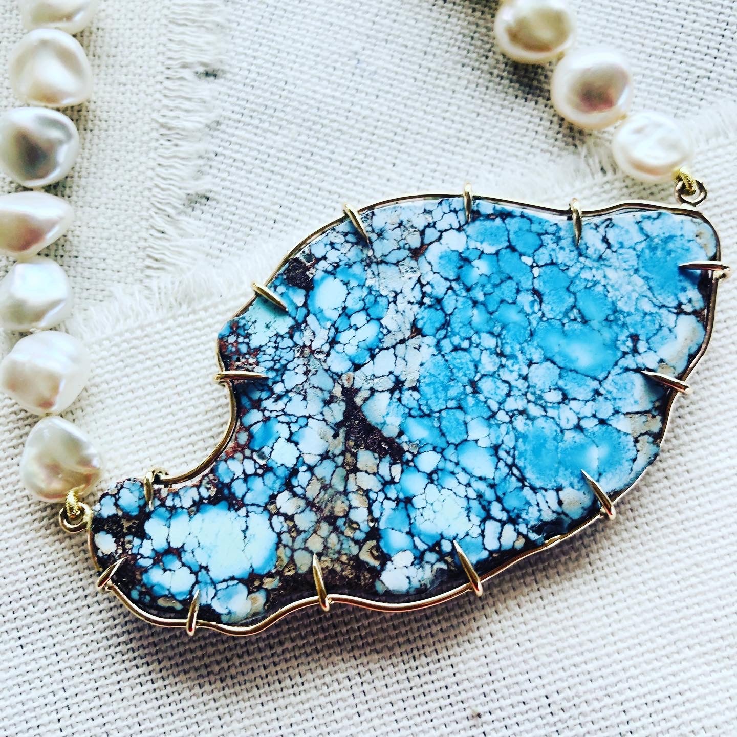 This Golden Hills turquoise slab reminds me of the map of maui. Let this beautiful Kazakhstan turquoise necklace compliment your beach holiday and be your souvenir from Hawaii. Effortlessly chic describes these Kazakhstan turquoise necklace best.